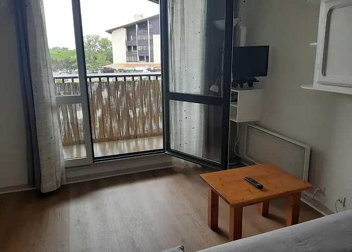 Apartment Renove Au 2eme Etage, Pres De La A - Fr-1-239-114